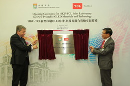 Professor Peter MATHIESON, President and Vice-Chancellor of The University of Hong Kong and Mr Dongsheng LI, Chairman and CEO of TCL Corporation unveiling the plaque for the opening of HKU-TCL Joint Laboratory for New Printable OLED Materials and Technology.
